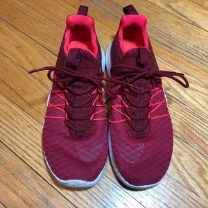 Nike Darwin running sneakers
